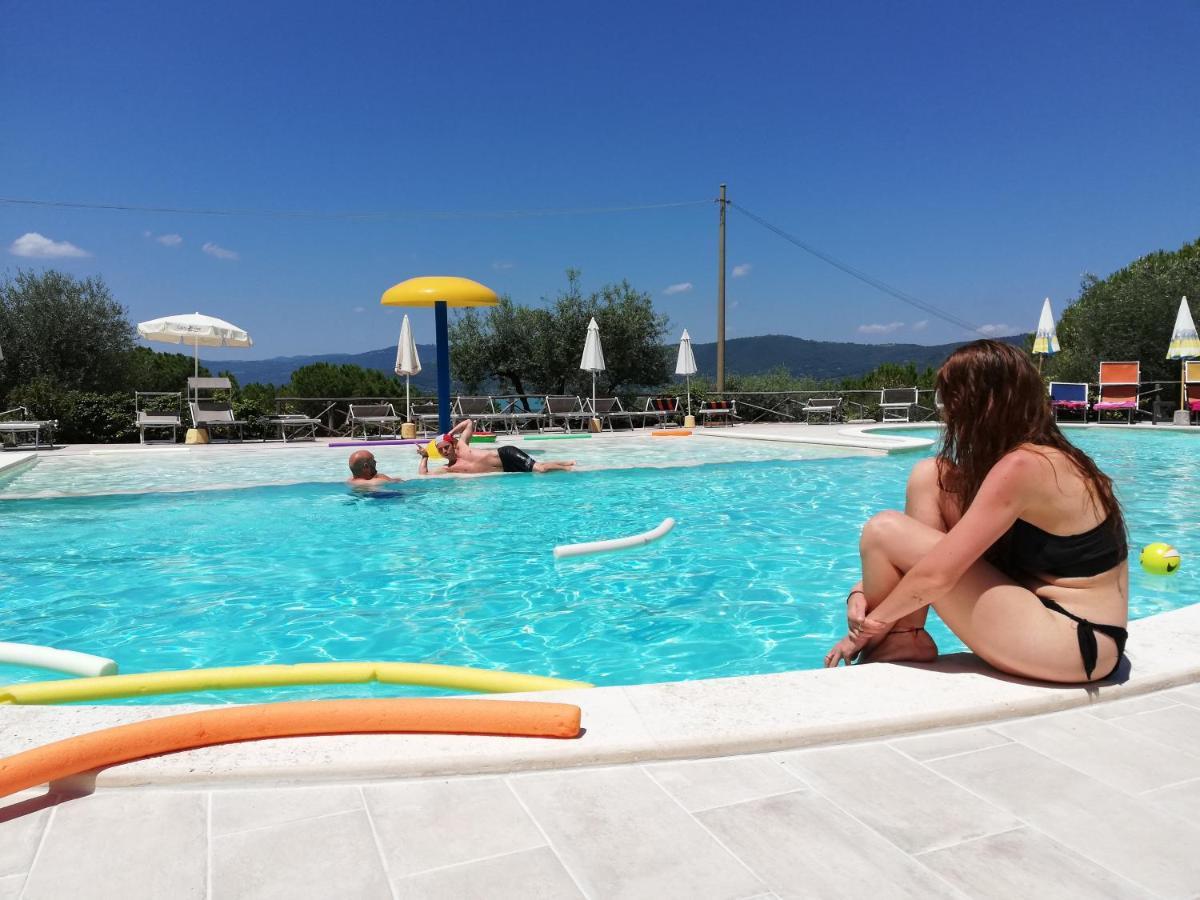 Cerquestra Camping Village Monte del Lago Buitenkant foto