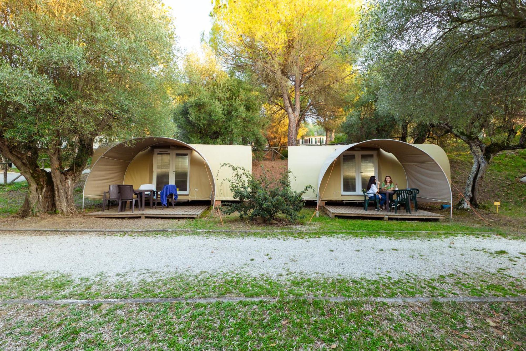 Cerquestra Camping Village Monte del Lago Buitenkant foto