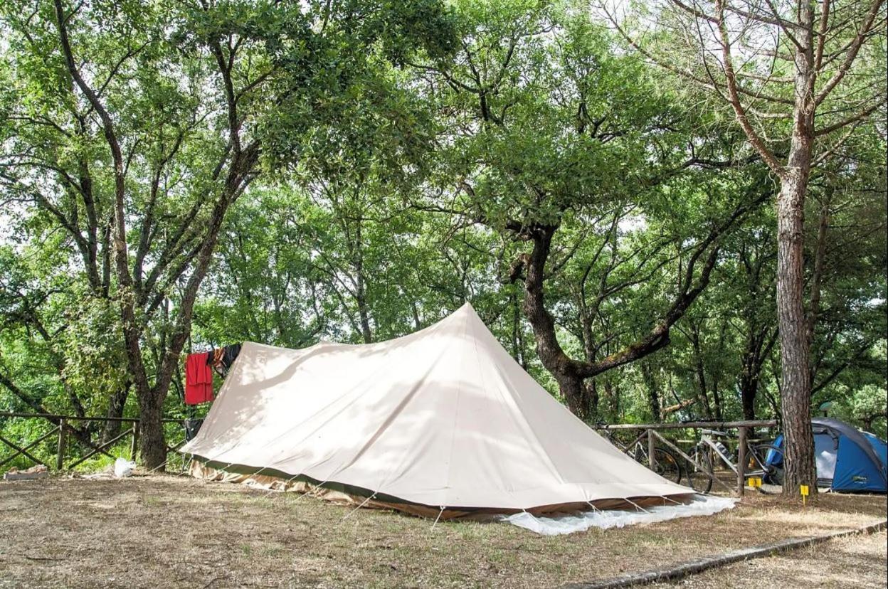 Cerquestra Camping Village Monte del Lago Buitenkant foto