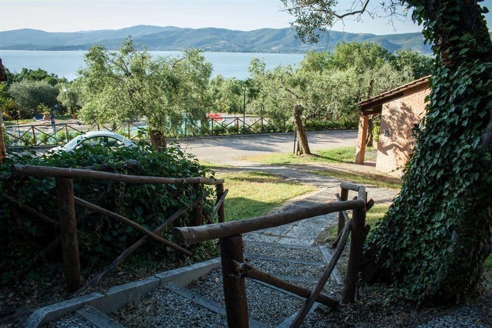 Cerquestra Camping Village Monte del Lago Buitenkant foto