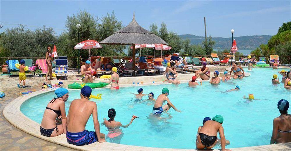Cerquestra Camping Village Monte del Lago Buitenkant foto