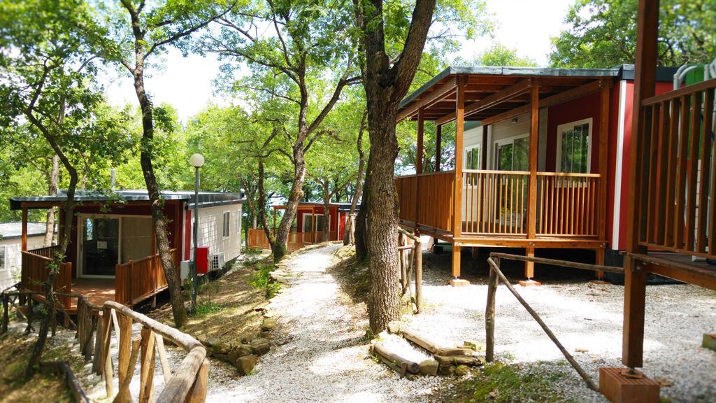 Cerquestra Camping Village Monte del Lago Buitenkant foto