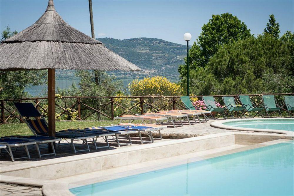 Cerquestra Camping Village Monte del Lago Buitenkant foto