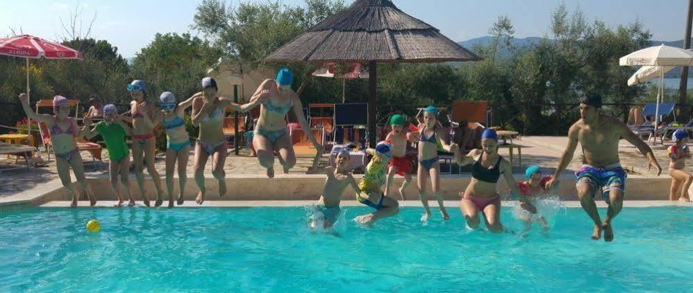 Cerquestra Camping Village Monte del Lago Buitenkant foto