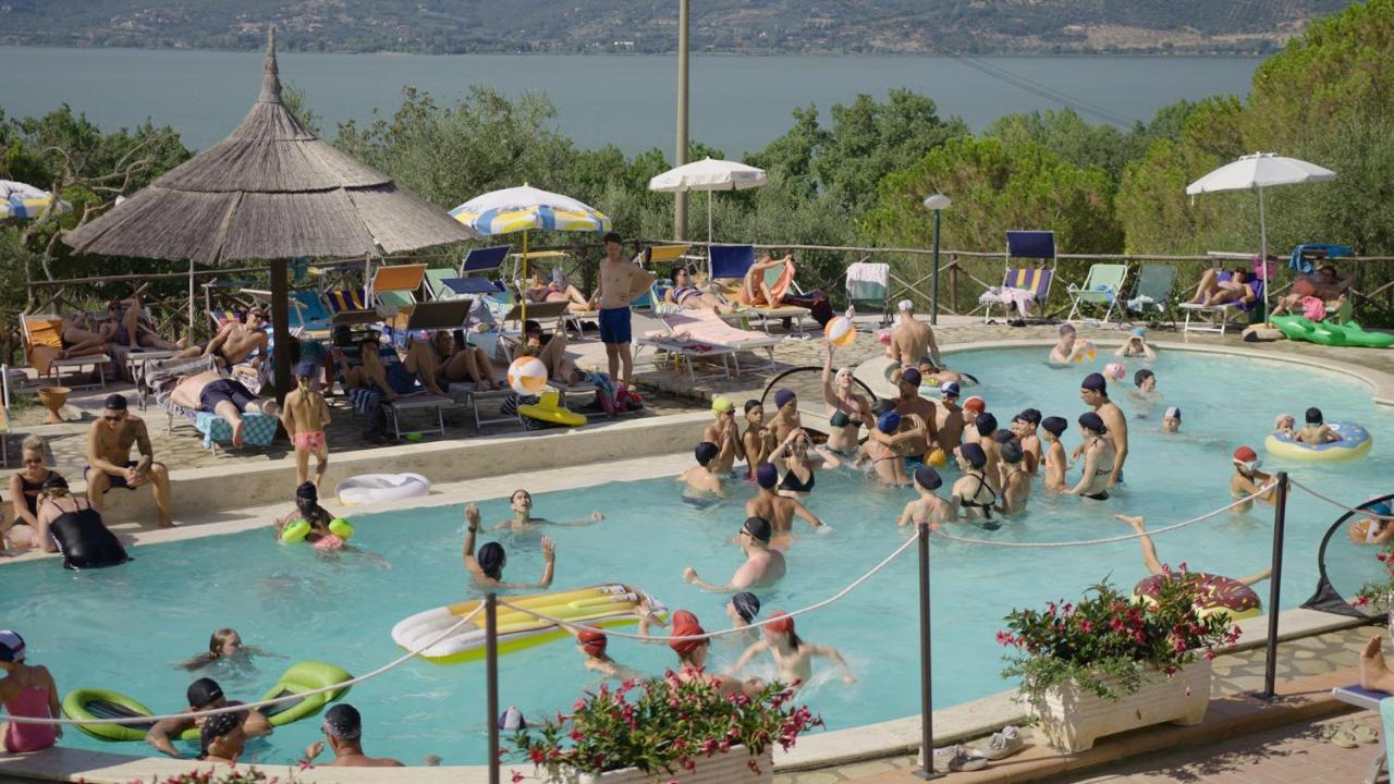 Cerquestra Camping Village Monte del Lago Buitenkant foto