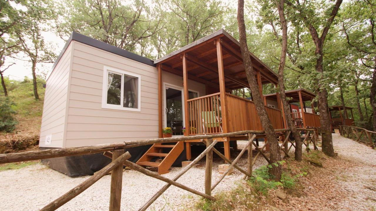 Cerquestra Camping Village Monte del Lago Buitenkant foto