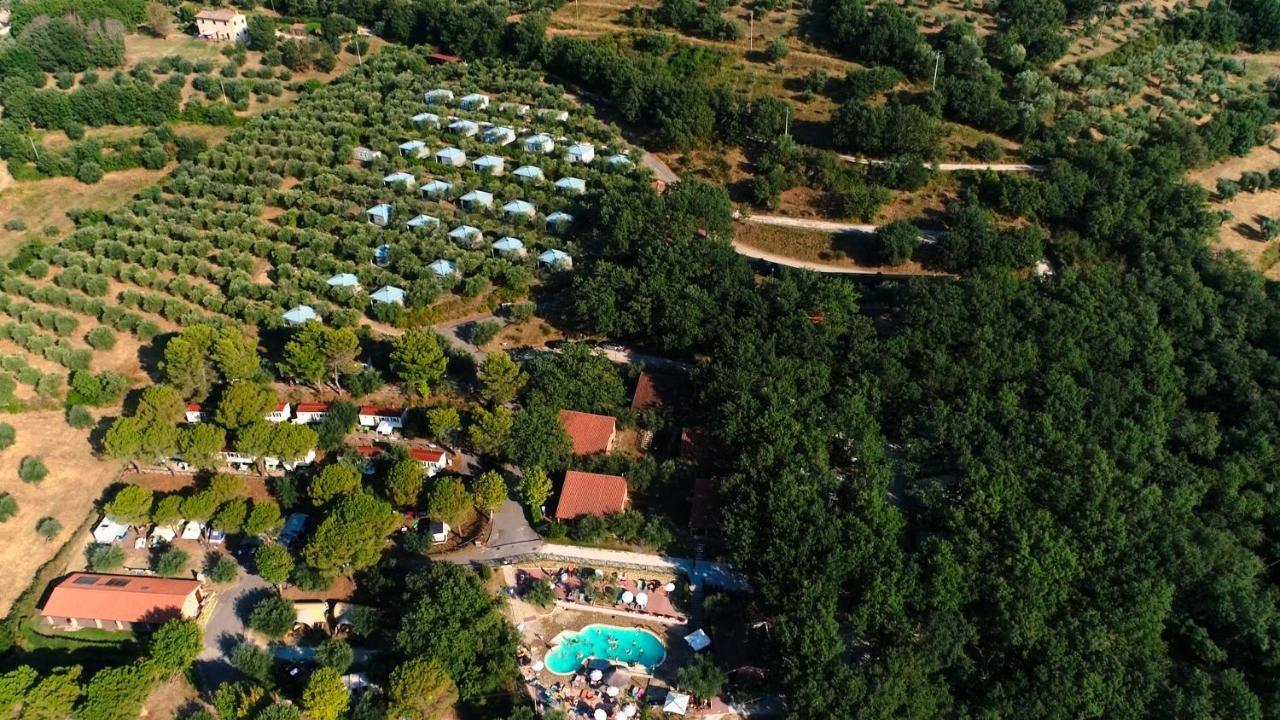 Cerquestra Camping Village Monte del Lago Buitenkant foto