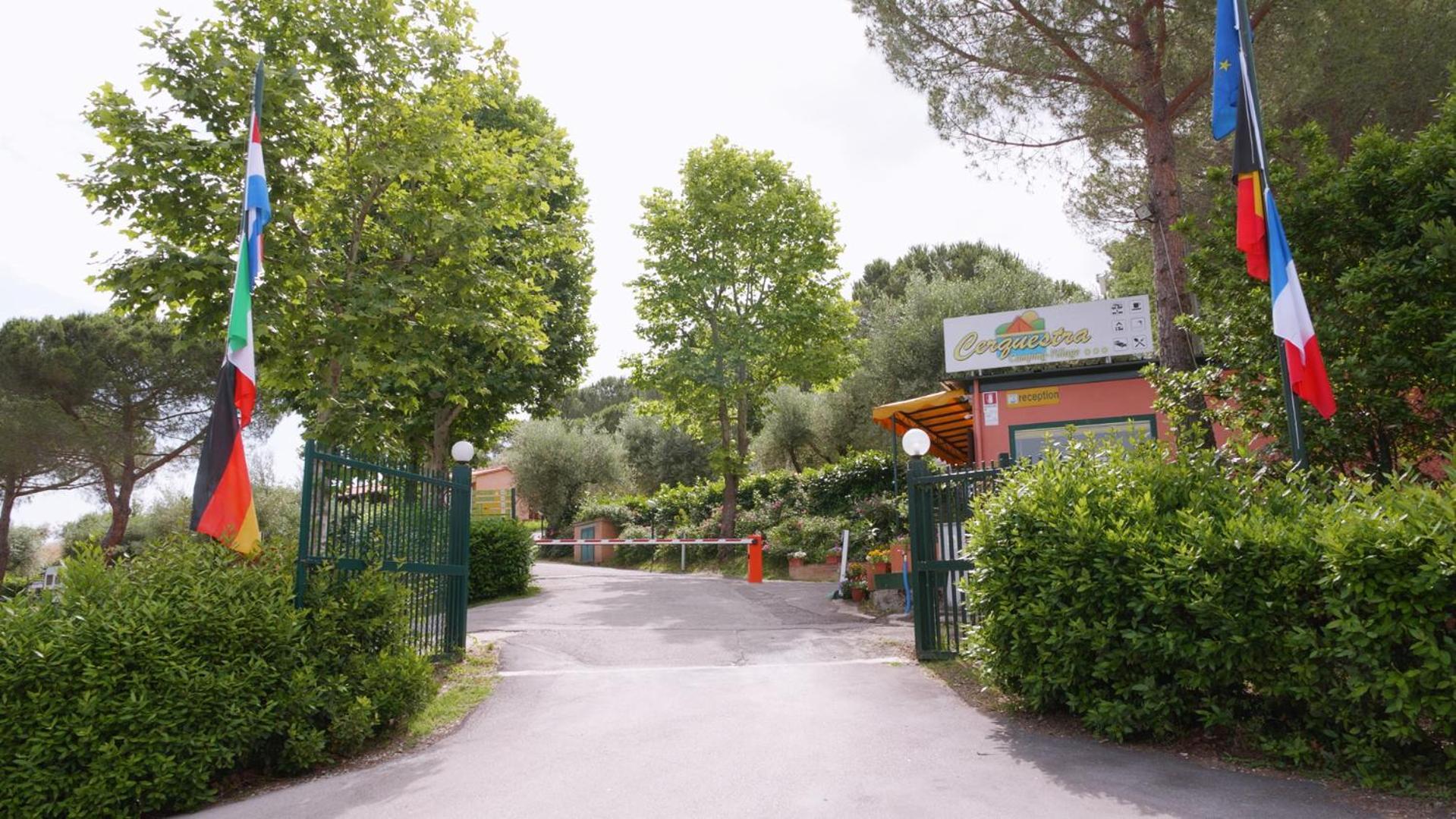 Cerquestra Camping Village Monte del Lago Buitenkant foto